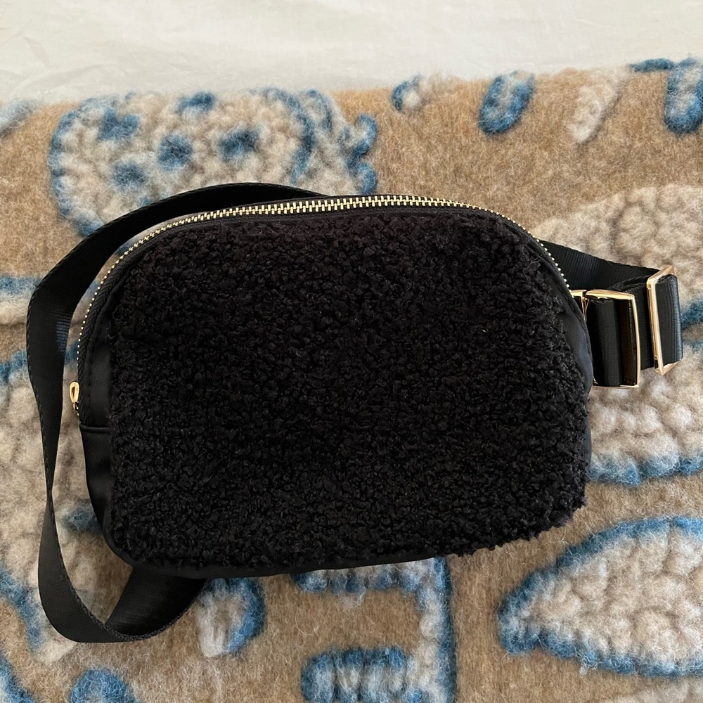 Sherpa belt bag